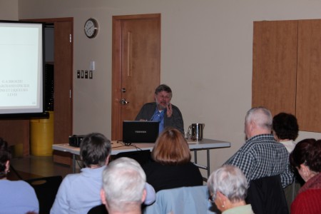 M. Robert Bergeron présentait sa conférence mercredi`à Saint-Laurent